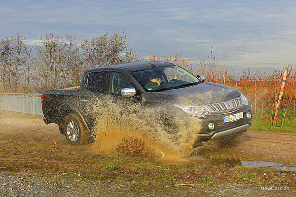 newcarz-mitsubishi-l200-02