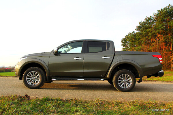 newcarz-mitsubishi-l200-28
