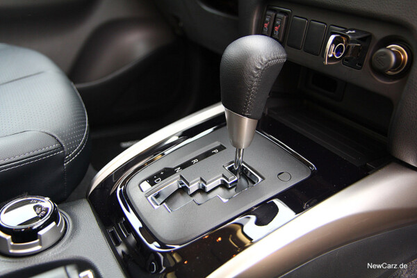 newcarz-mitsubishi-l200-35