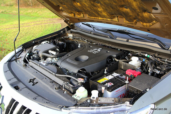 newcarz-mitsubishi-l200-39