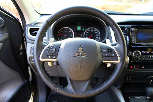 newcarz-mitsubishi-l200-44