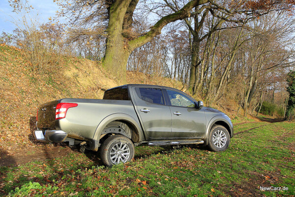 newcarz-mitsubishi-l200-46