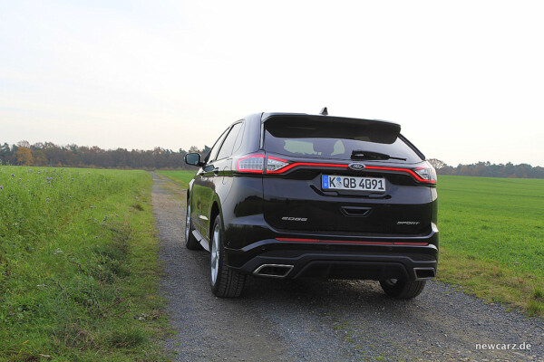 Ford Edge schräg hinten