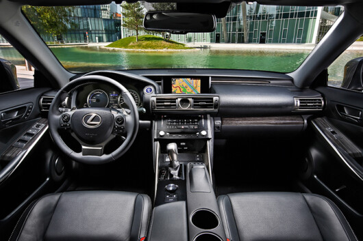 Lexus IS_4