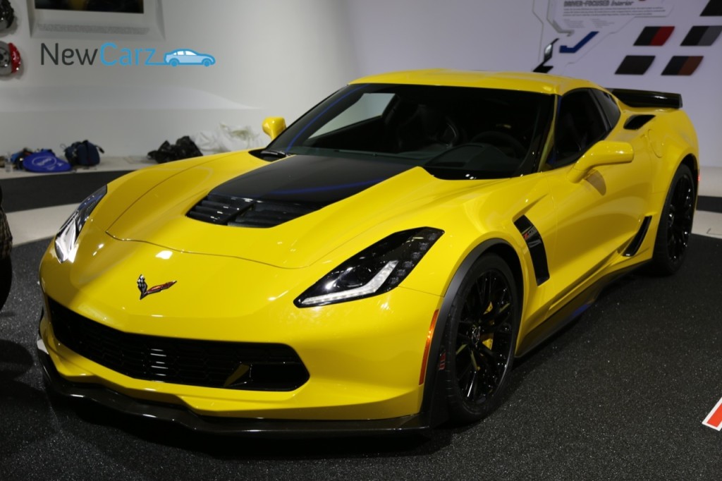 NewCarz-Chevrolet-Corvette-Stingray-C7-Z06-Detroit-NAIAS-24