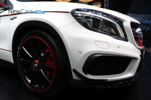 NewCarz-Mercedes-Benz-GLA45-AMG-Detroit-NAIAS-14