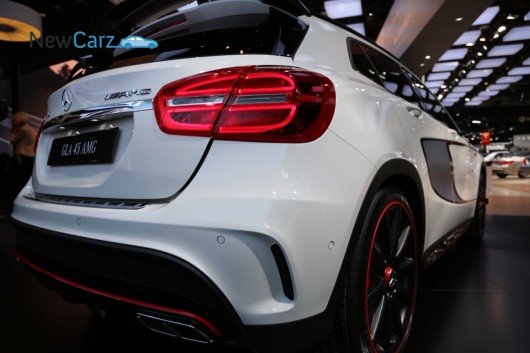 NewCarz-Mercedes-Benz-GLA45-AMG-Detroit-NAIAS-22