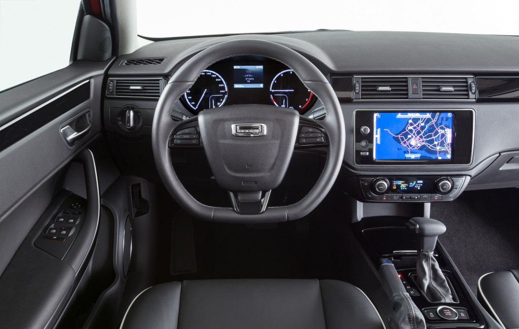 Qoros-3-Hatch-interior_dashboard