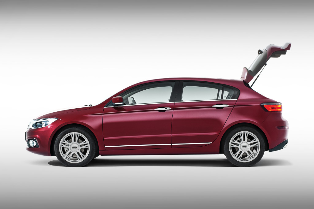 Qoros-3-Hatch-side-profile-open-tailgate