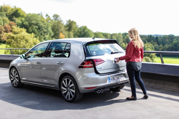 NewCarz-Volkswagen-Golf-GTE-738