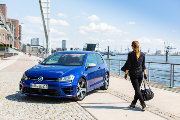 NewCarz-Volkswagen-Golf-R-119