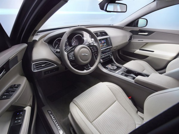 Jag_XE_Portfolio_Interior_Image_011014_64_LowRes