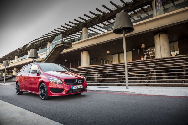 Pressefahrveranstaltung Mercedes Benz, B-Klasse, Mallorca Oktober 2014, B220 CDI 4MATIC, 7G-DCT, jupiterrot, Leder Schwarz Red CutPressdrive Mercedes Benz; B-Class, Mallorca October 2014, B220 CDI 4MATIC, 7G-DCT, jupiter red, interior black Red Cut