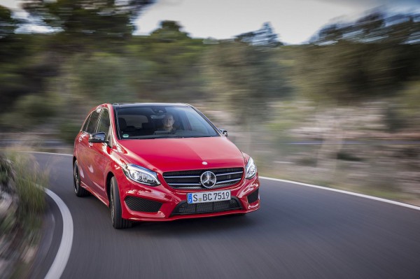 Pressefahrveranstaltung Mercedes Benz, B-Klasse, Mallorca Oktober 2014, B220 CDI 4MATIC, 7G-DCT, jupiterrot, Leder Schwarz Red CutPressdrive Mercedes Benz; B-Class, Mallorca October 2014, B220 CDI 4MATIC, 7G-DCT, jupiter red, interior black Red Cut