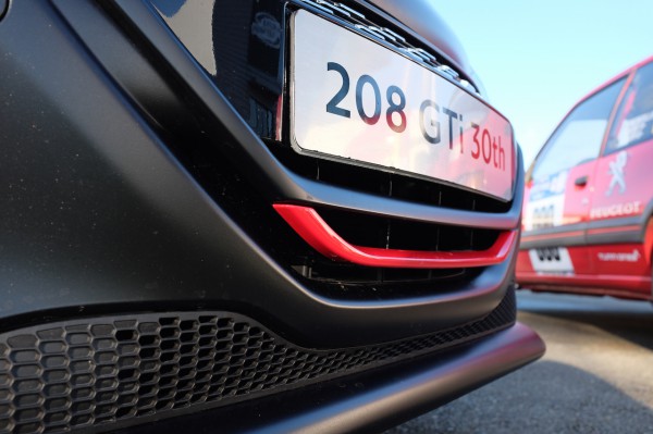 NewCarz-Peugeot-208-GTi-30th-5