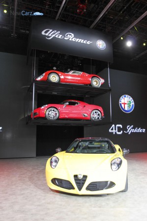 NewCarz-Alfa-Romeo-4C-Spider-Detroit-NAIAS-85