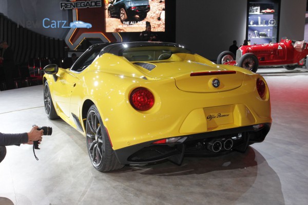 NewCarz-Alfa-Romeo-4C-Spider-Detroit-NAIAS-86