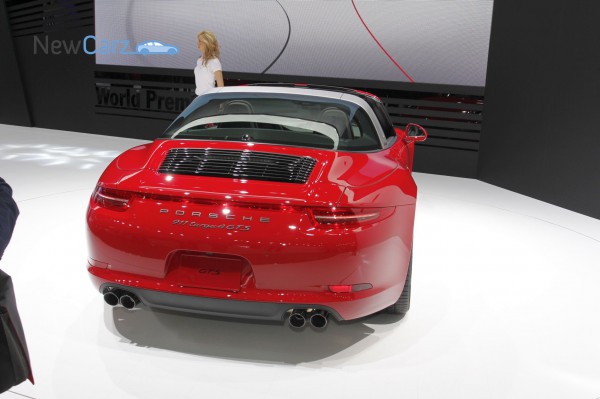 NewCarz-Porsche-911-Targa-GTS-Detroit-NAIAS-05