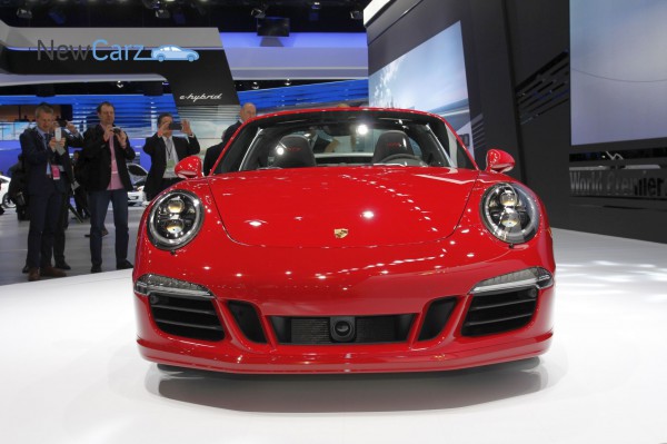 NewCarz-Porsche-911-Targa-GTS-Detroit-NAIAS-12