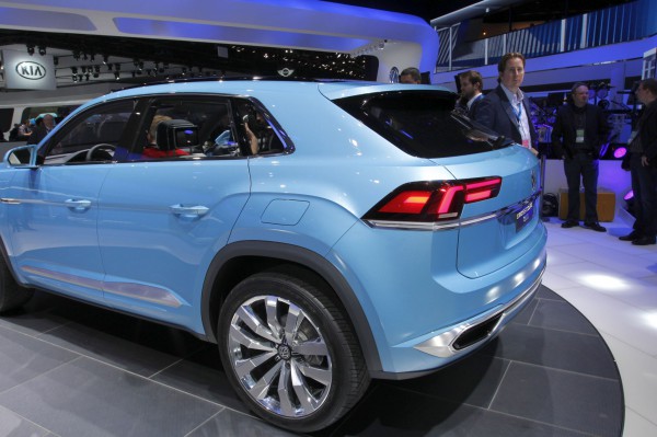 NewCarz-Volkswagen-CrossCoupe-GTE-Detroit-NAIAS-520