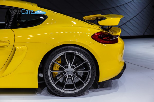 NewCarz-Porsche-Cayman-GT4-Genf-2015-88