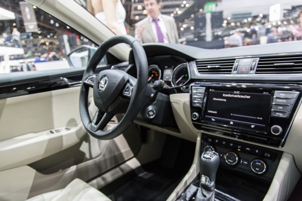 NewCarz-Skoda-Superb-Genf-2015-37