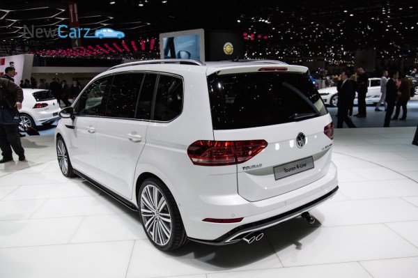 NewCarz-Volkswagen-Touran-Genf-2015-23