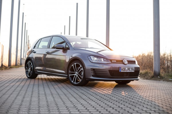 NewCarz-Volkswagen-Golf-GTD-4373