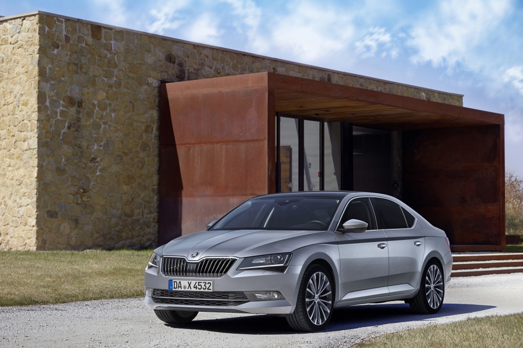 NewCarz-Skoda-Superb-2015 (2)