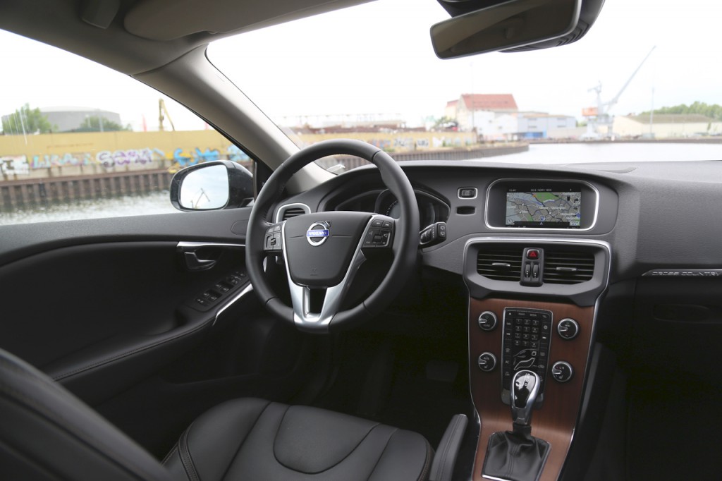 Newcarz-Volvo-V40-Cross-Country (9)