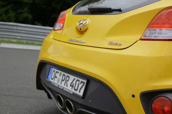 NewCarz-Hyundai-Veloster (4)