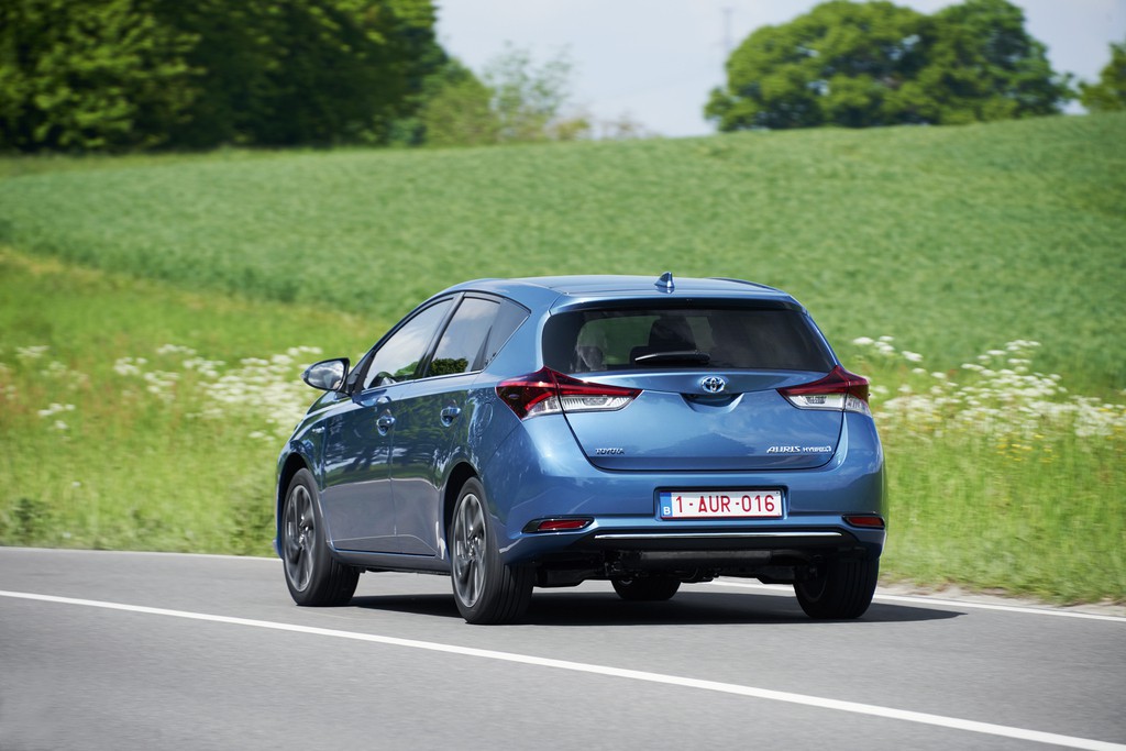 NewCarz-Toyota-Auris-2