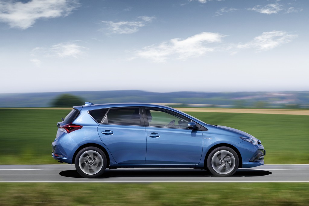 NewCarz-Toyota-Auris-3