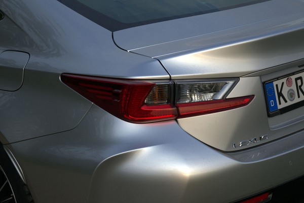 Lexus-RC-F Rearlight