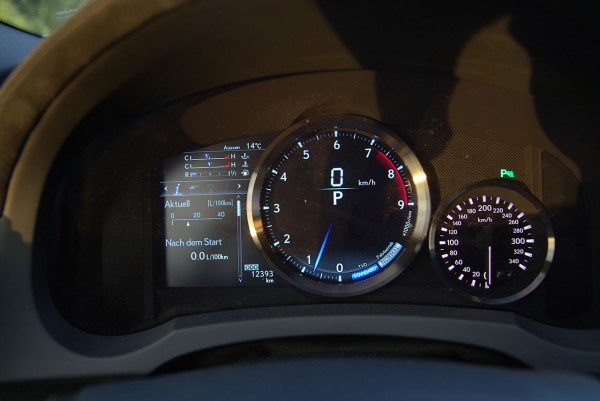 Lexus-RC-F Cockpit