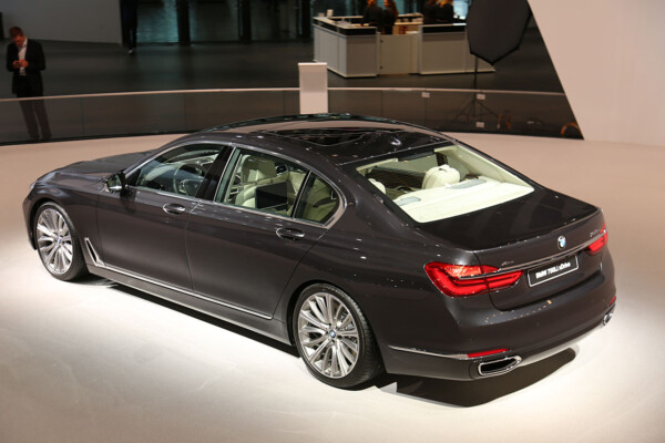 NewCarz-BMW-7er (3)