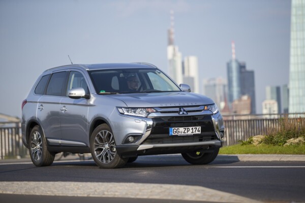 NewCarz-Mitsubishi-Outlander-01