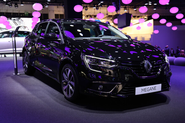 NewCarz-Renault-Megane-2015 (7)