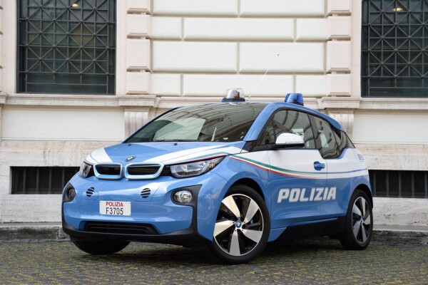 NewCarz-BMW-i3-08