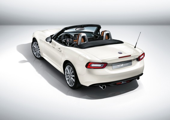 NewCarz-Fiat-124-Spider-03