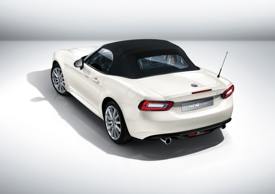 NewCarz-Fiat-124-Spider-04