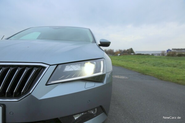 NewCarz-Skoda-Superb-Lim-05