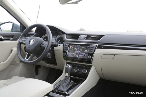 NewCarz-Skoda-Superb-Lim-11