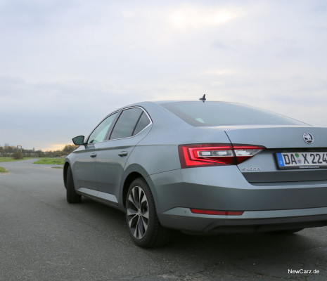 NewCarz-Skoda-Superb-Lim-13