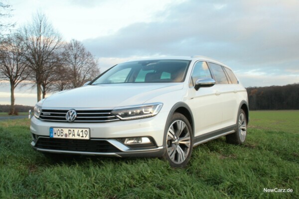 1-NewCarz-VW-Passat-Alltrack-03