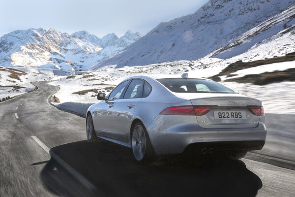 NewCarz-Jaguar-XF-AWD-01