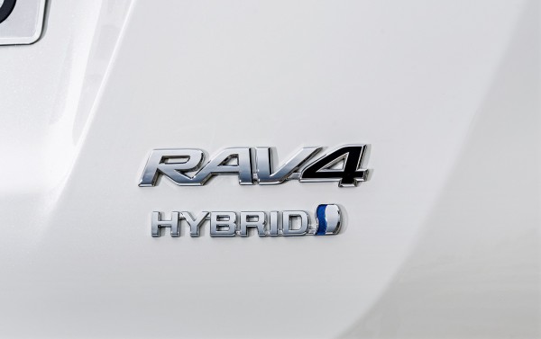 NewCarz-Toyota-RAV4-07