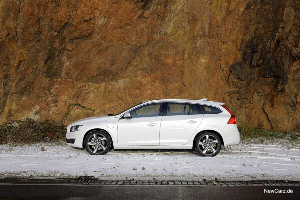 NewCarz-Volvo-V60-D6 (24)