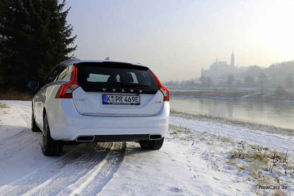 NewCarz-Volvo-V60-D6 (33)