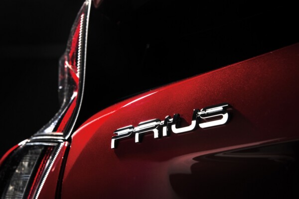 NewCarz-Toyota-Prius-05